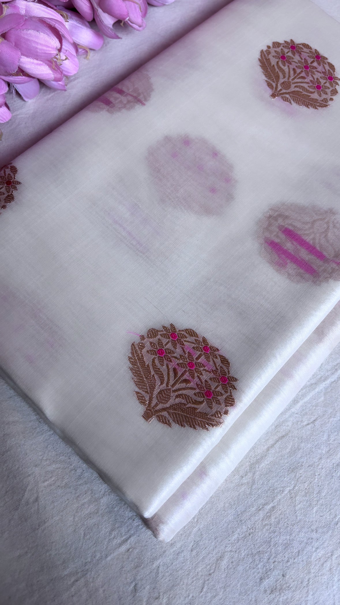 Kora silk dyeable meenedar kadhwa buti fabric