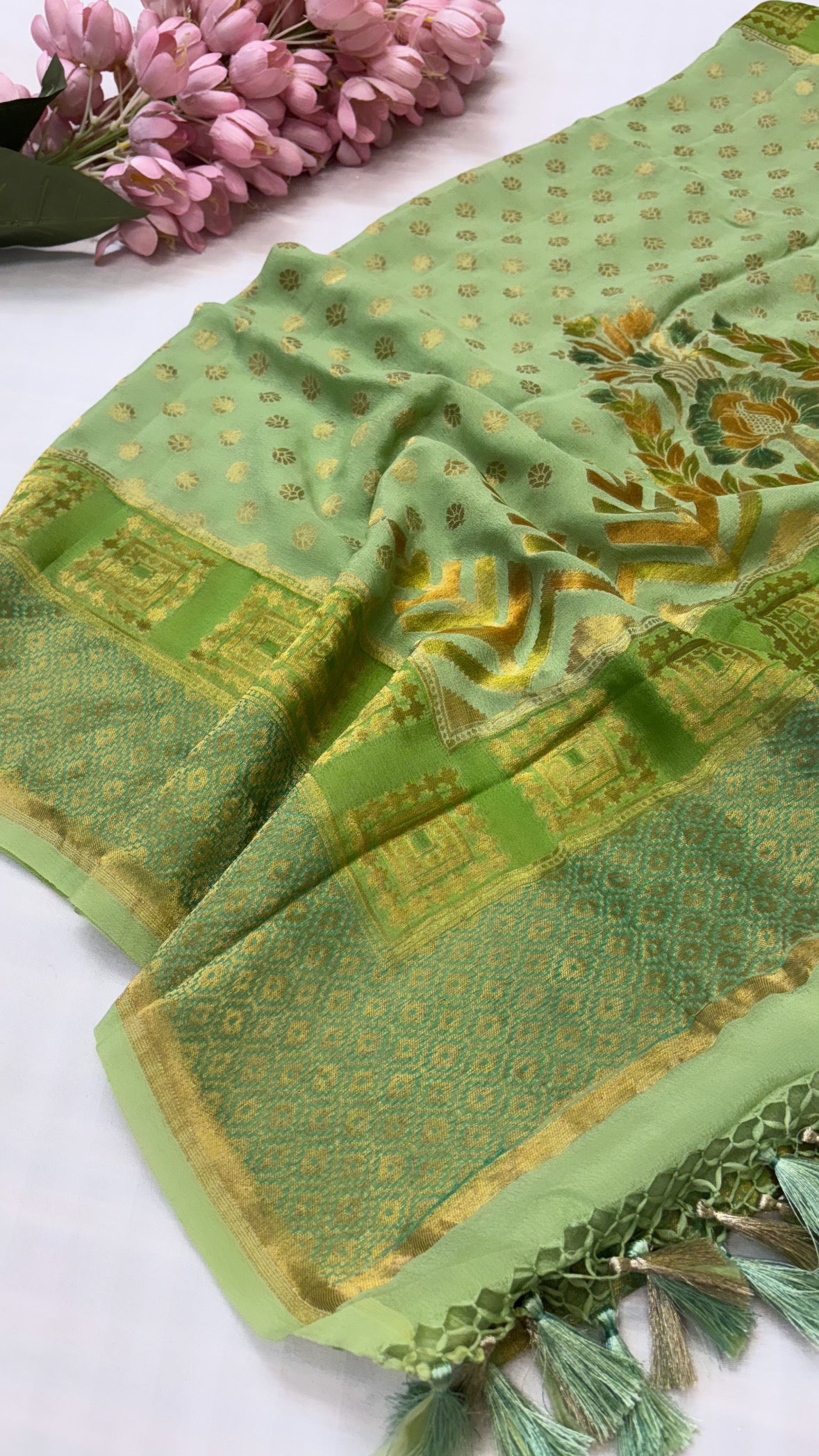 Banarasi gorgette grass green brush dyed kadhwa duppata