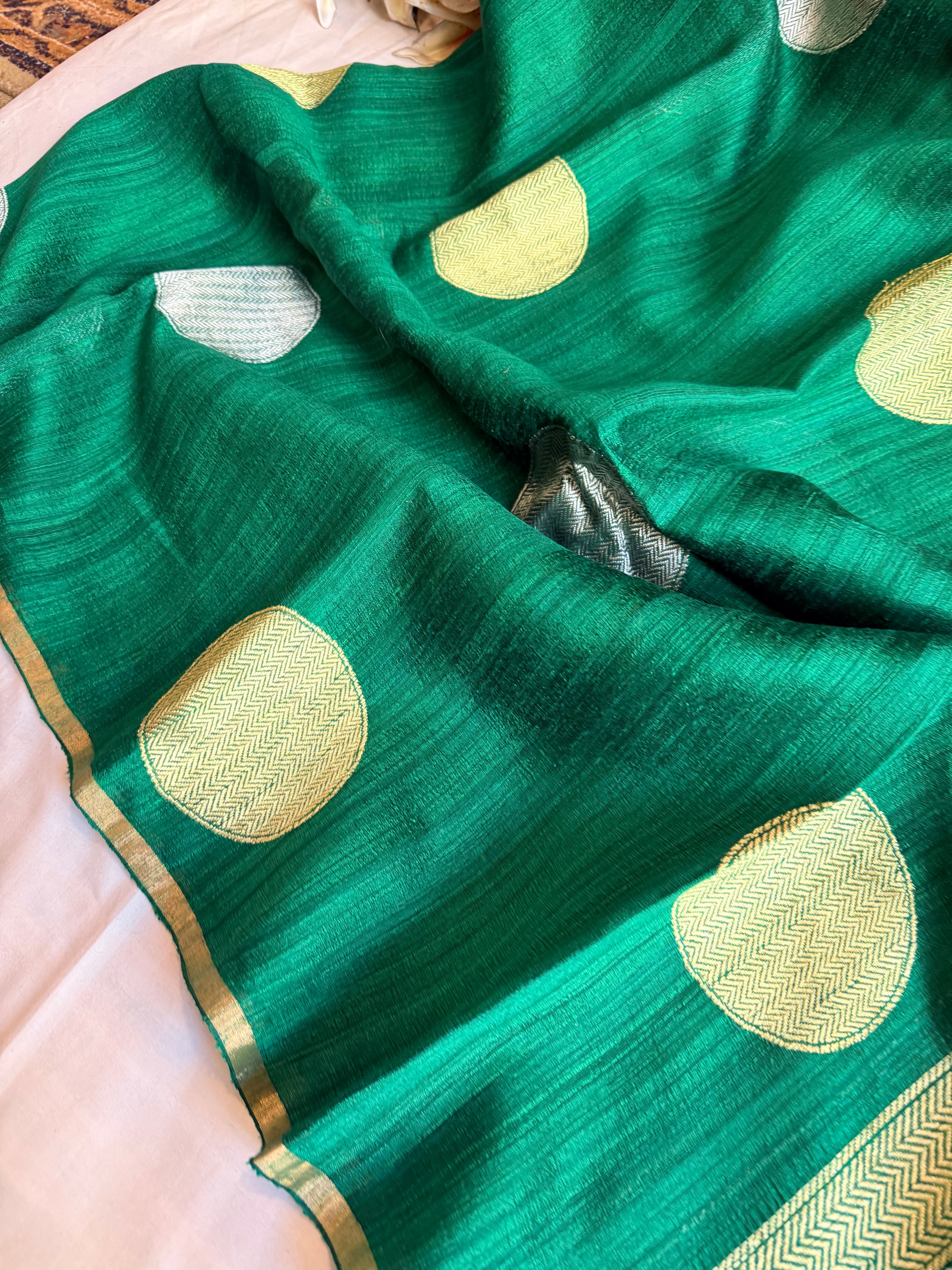 Bottle green tussar gorgette kadhwa weaving saree