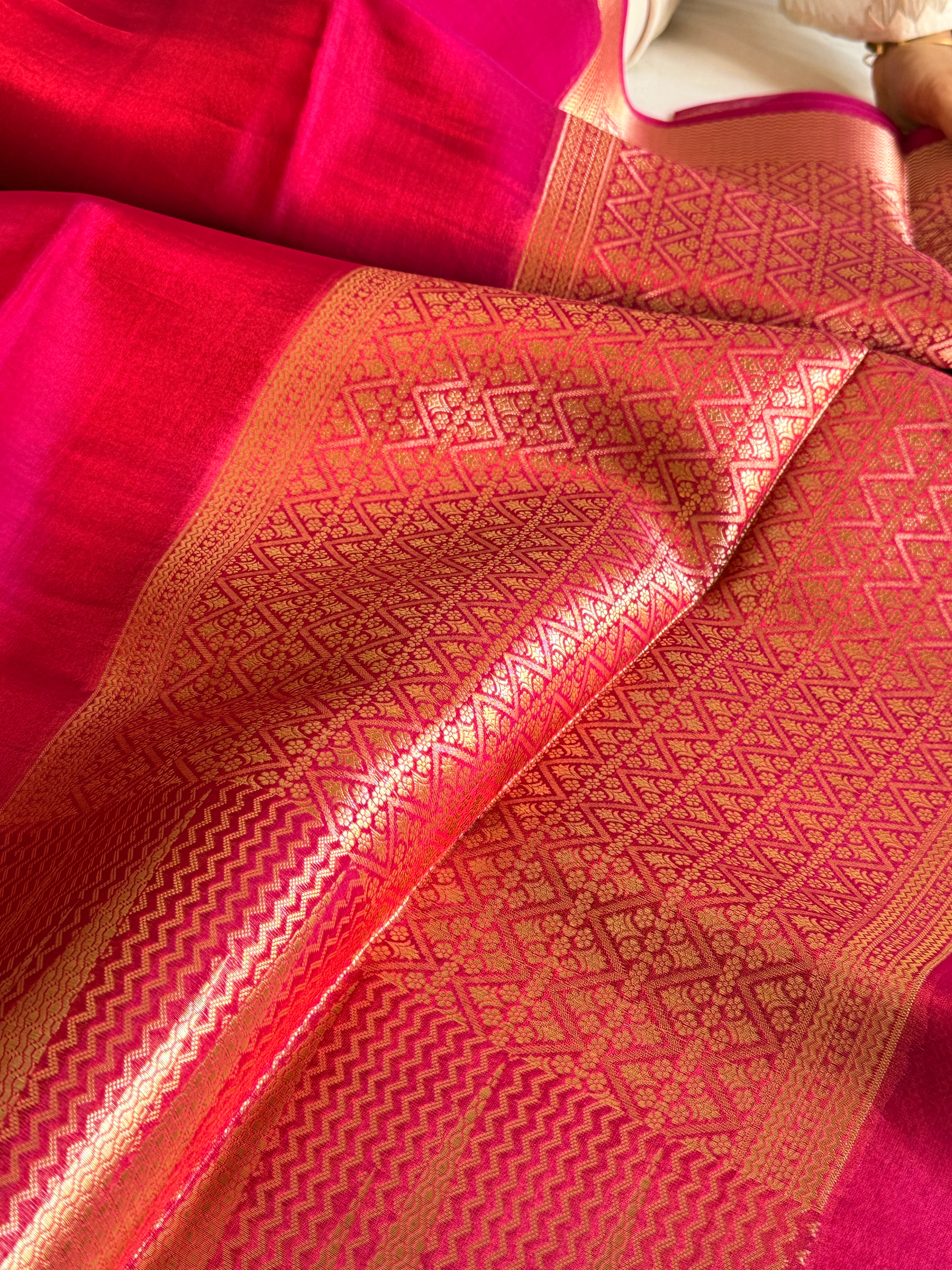 Below 10k - Temple border tissue silk dhup chao effect kadhwa saree