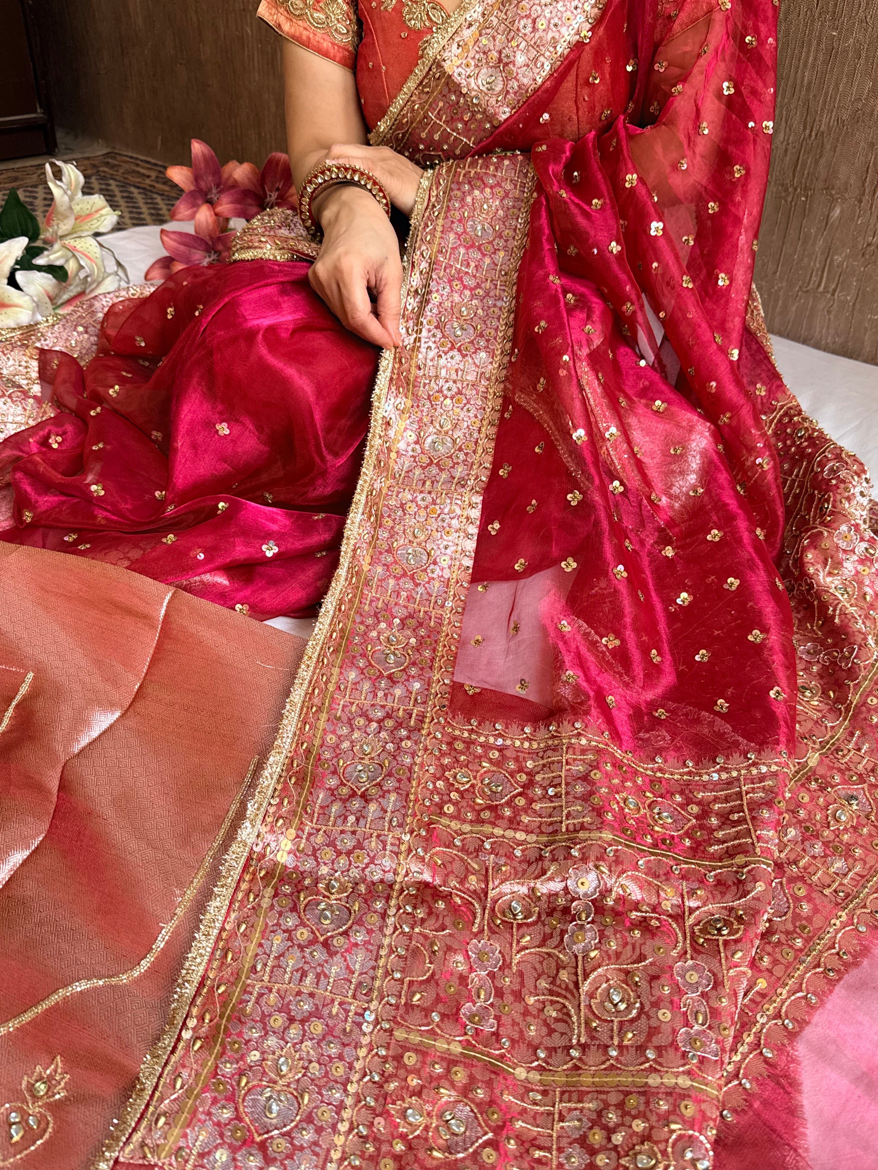 Nayi naveli dulhan wali metallic cranberry red chunri buti kadhwa tissue saree