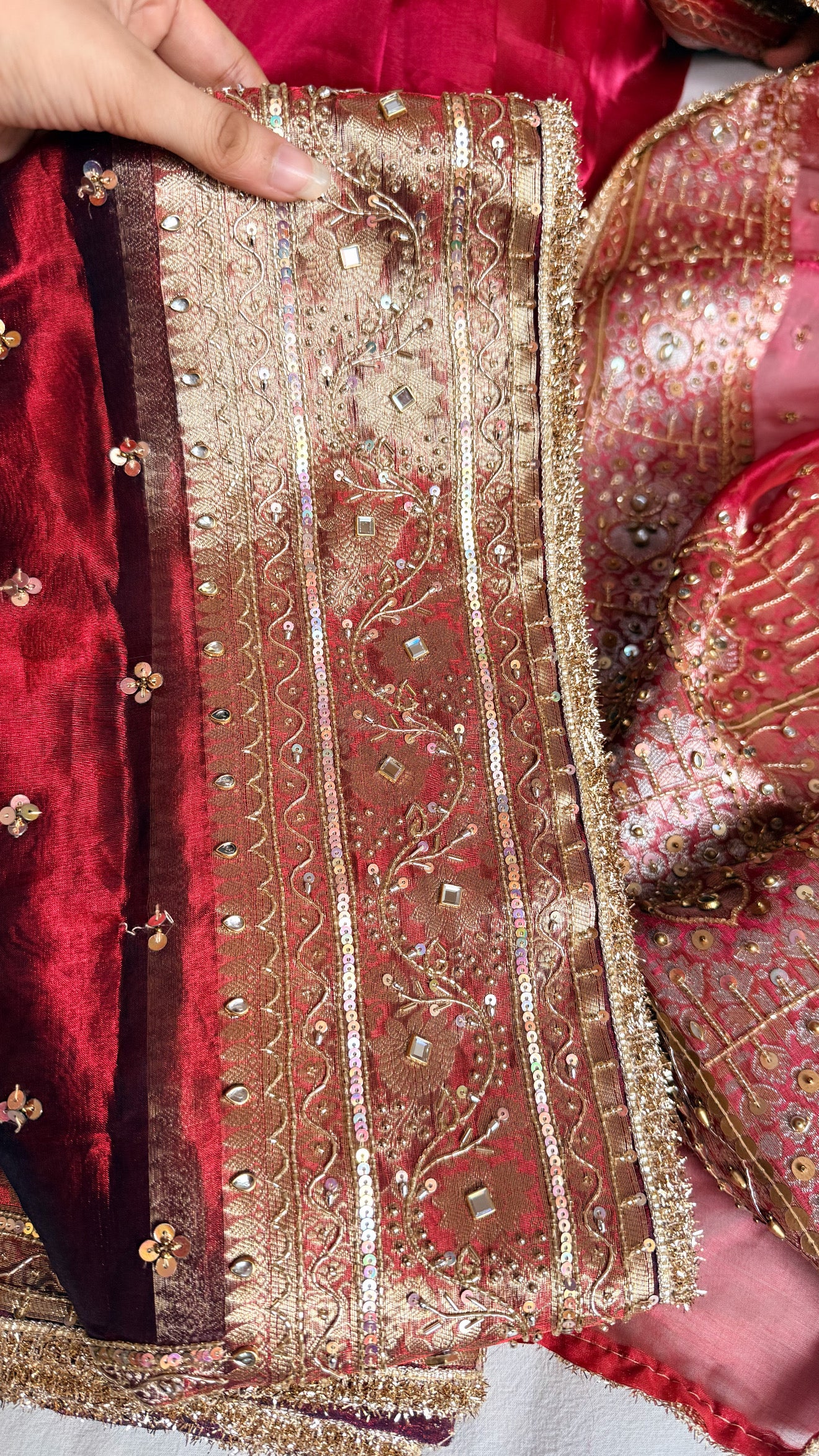Nayi naveli dulhan wali metallic blood red chunri buti kadhwa tissue saree
