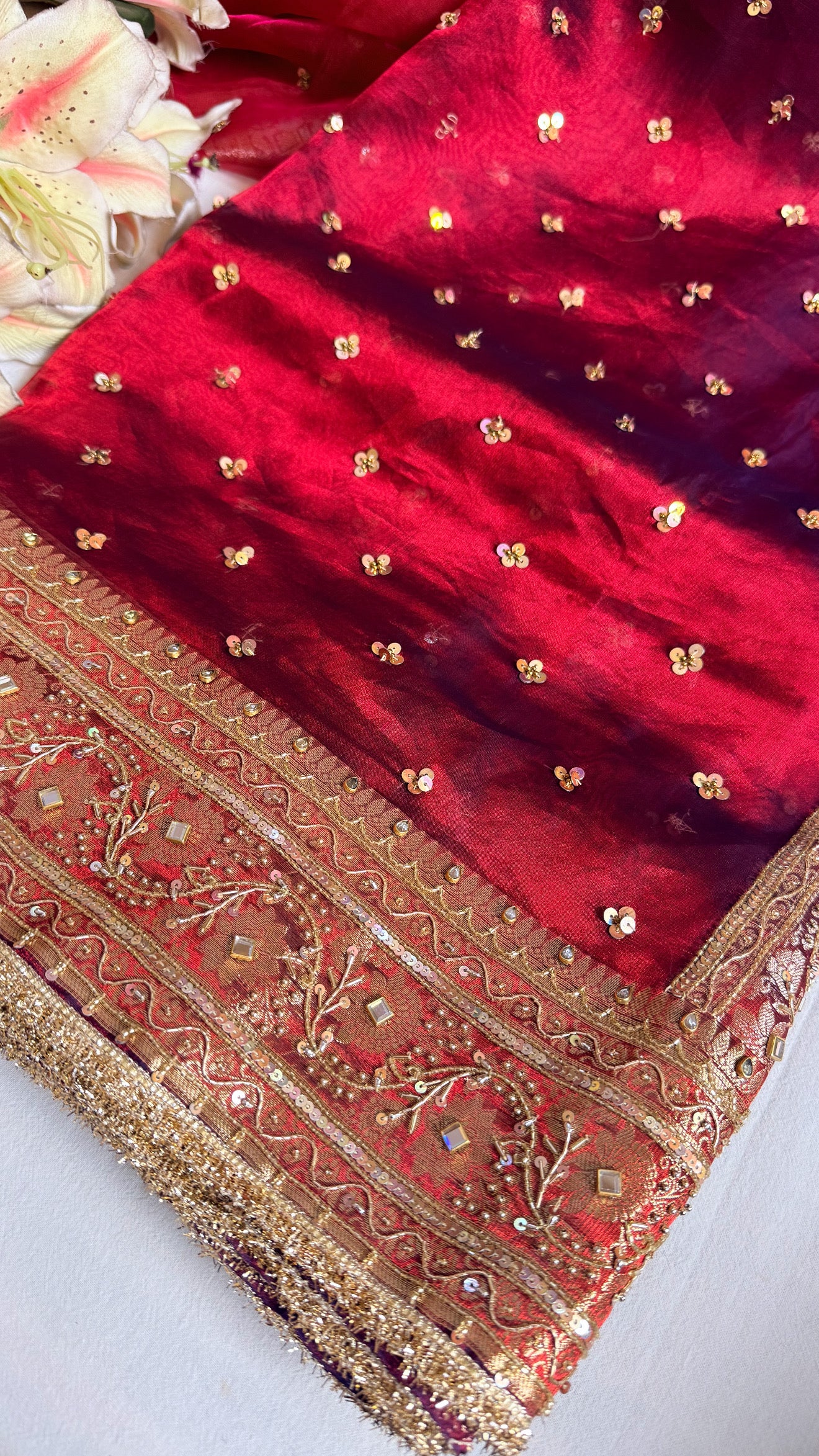 Nayi naveli dulhan wali metallic blood red chunri buti kadhwa tissue saree