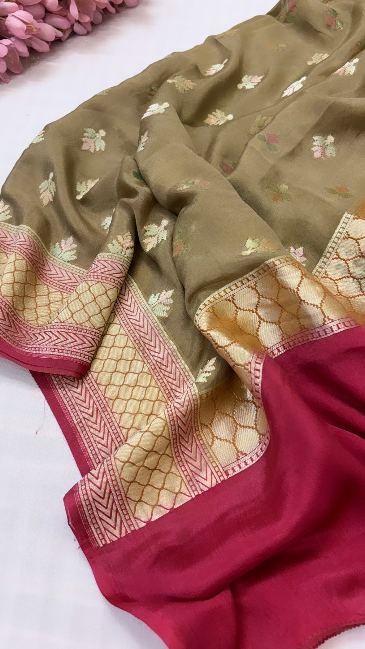 Banarasi gorgette red-beige contrast kadhwa duppata