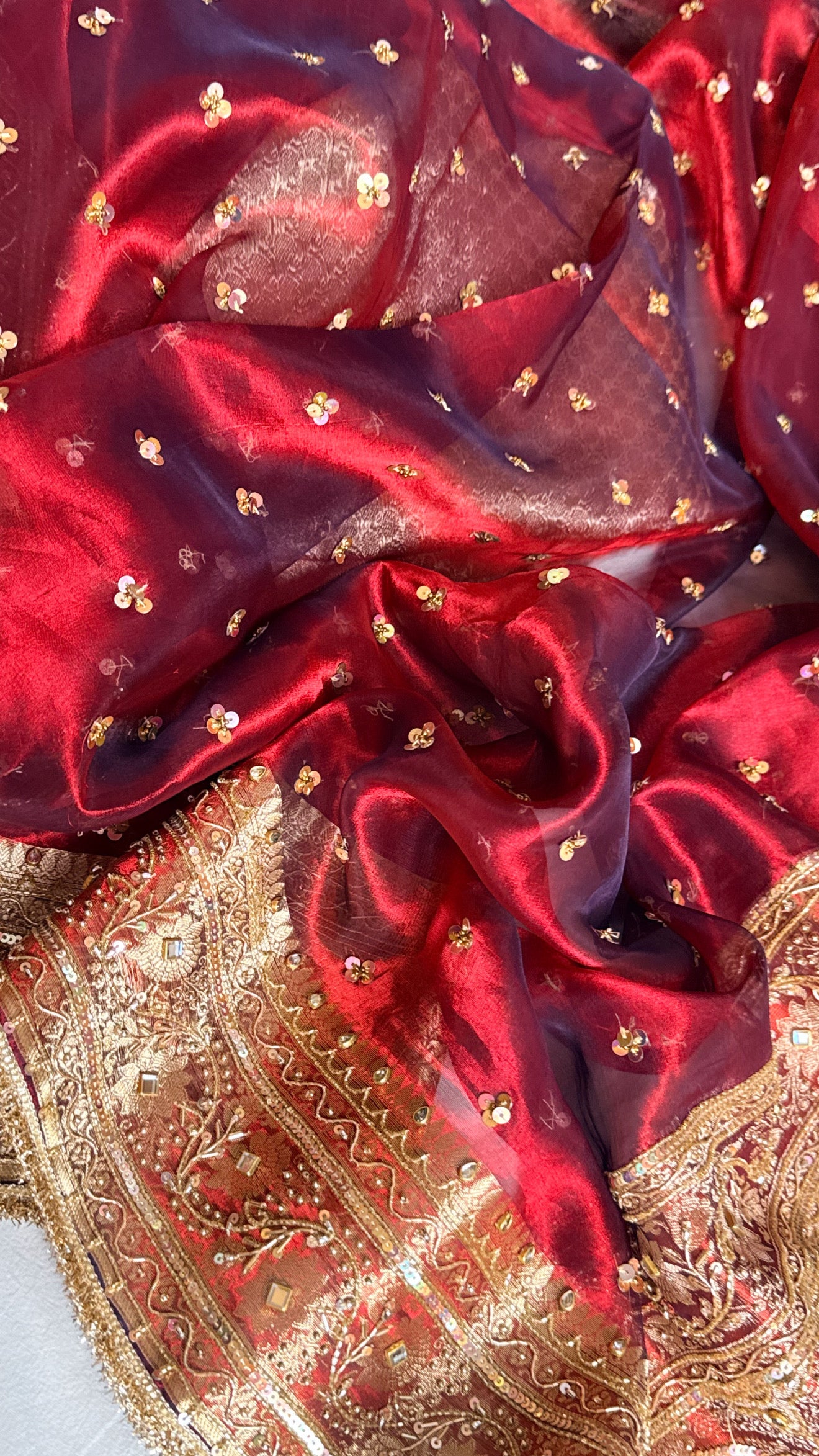 Nayi naveli dulhan wali metallic blood red chunri buti kadhwa tissue saree