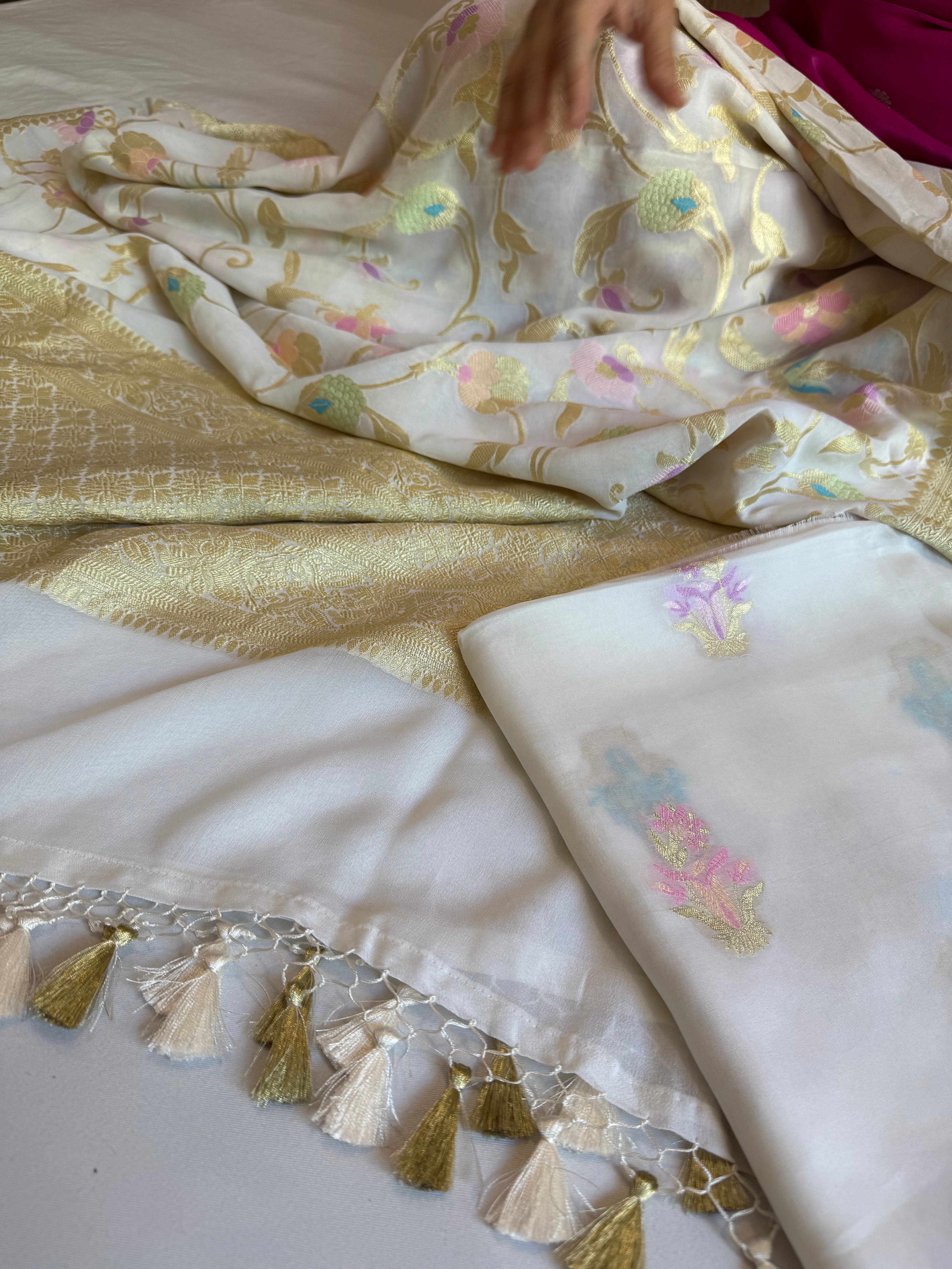 White gorgette banarasi meenakari kadhwa buti jungla suit set