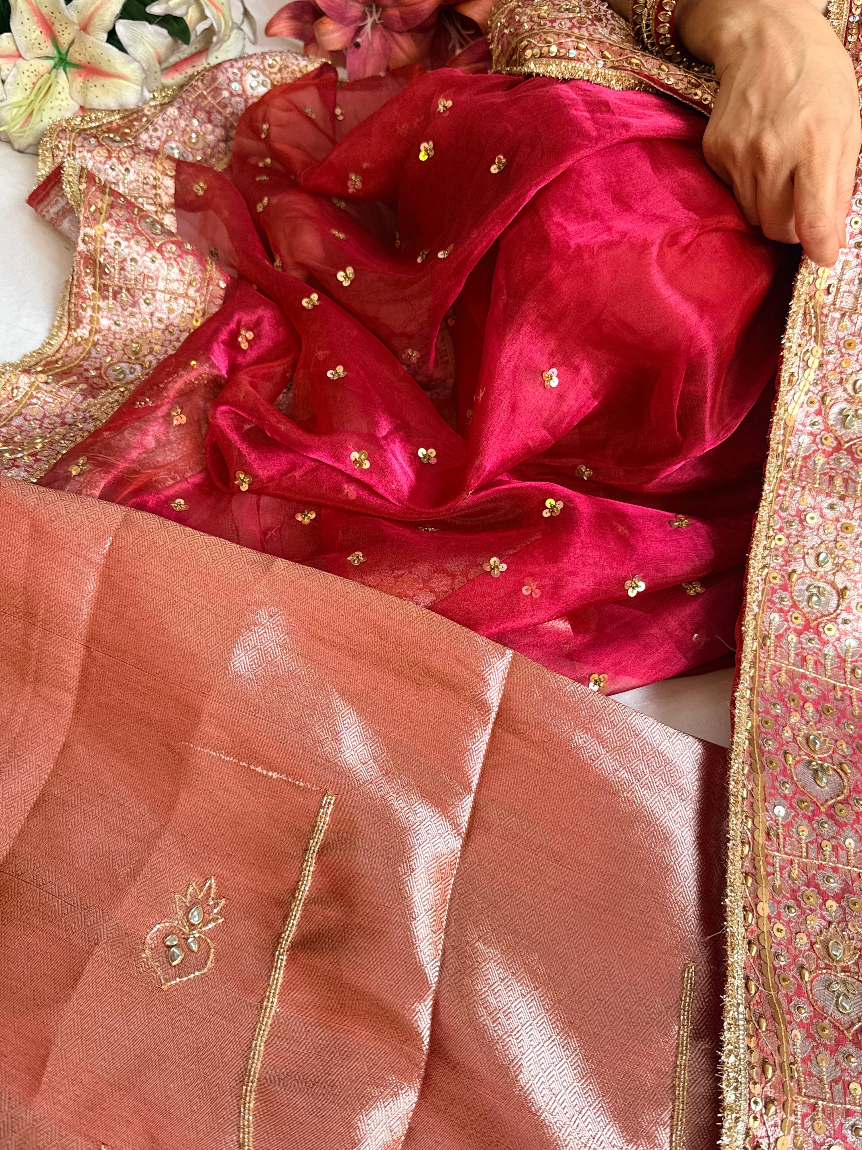 Nayi naveli dulhan wali metallic cranberry red chunri buti kadhwa tissue saree