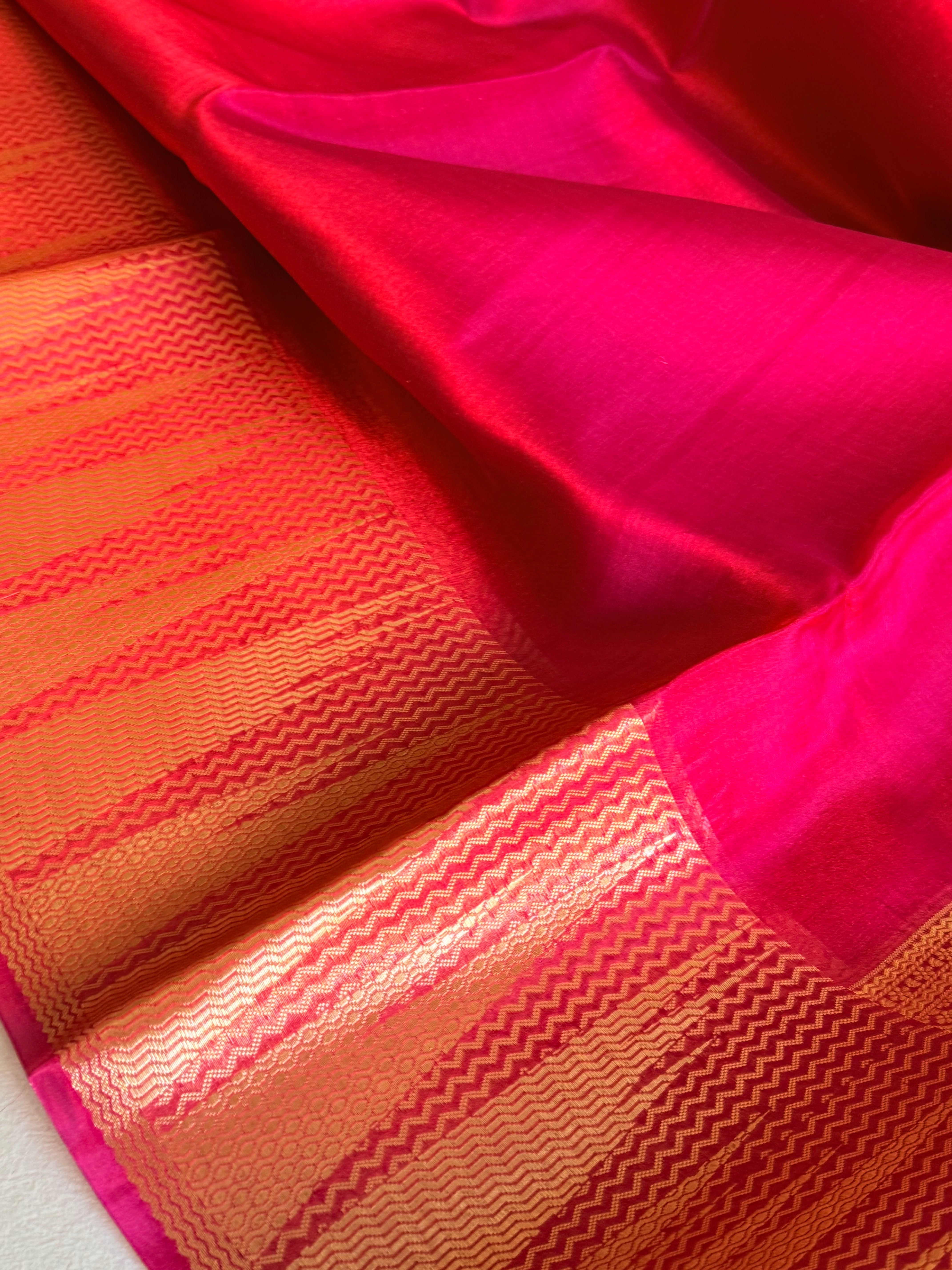 Below 10k - Temple border tissue silk dhup chao effect kadhwa saree